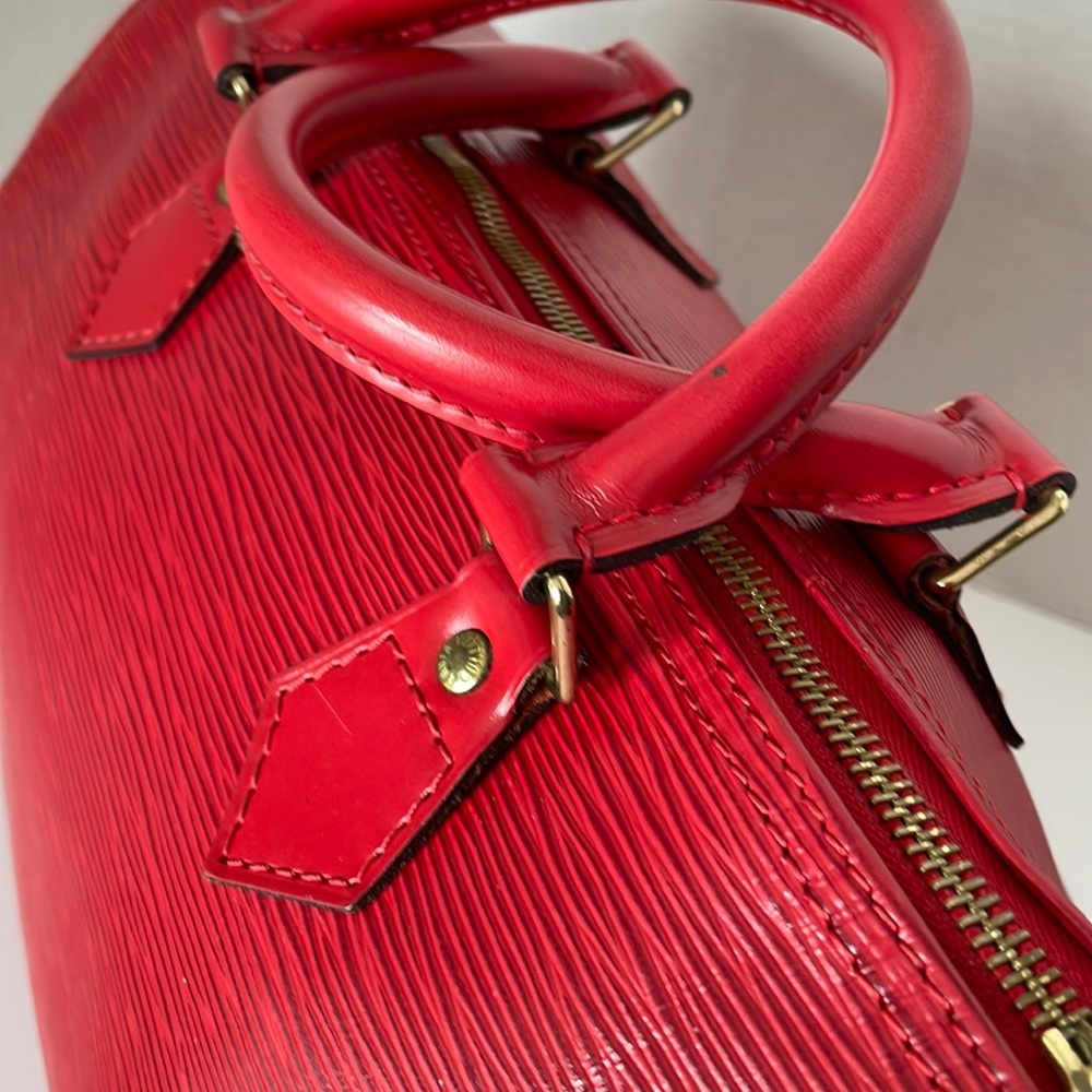 Authentic Louis vuitton Epi Speedy Handbag . - Picture 9 of 17